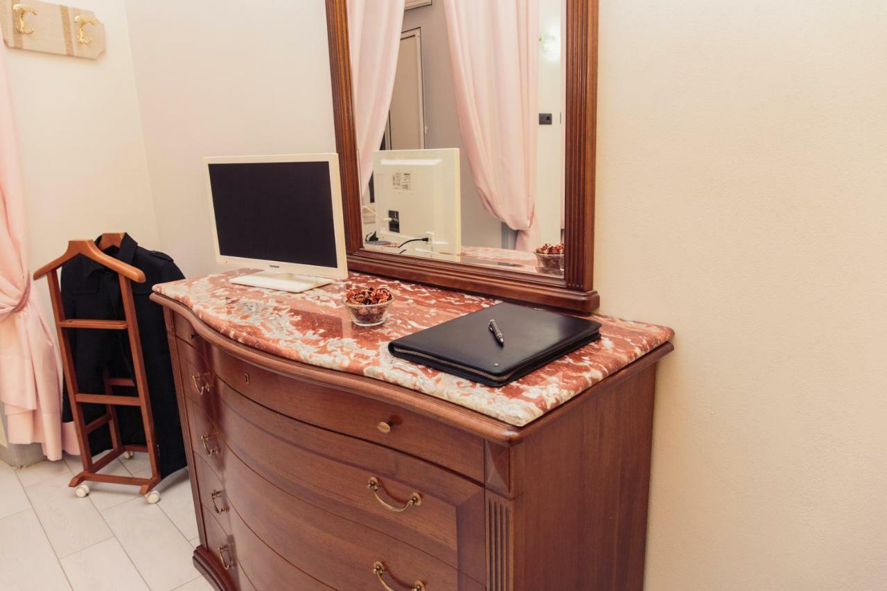 Apartmán Palazzo Carafa Della Spina Neapol Exteriér fotografie