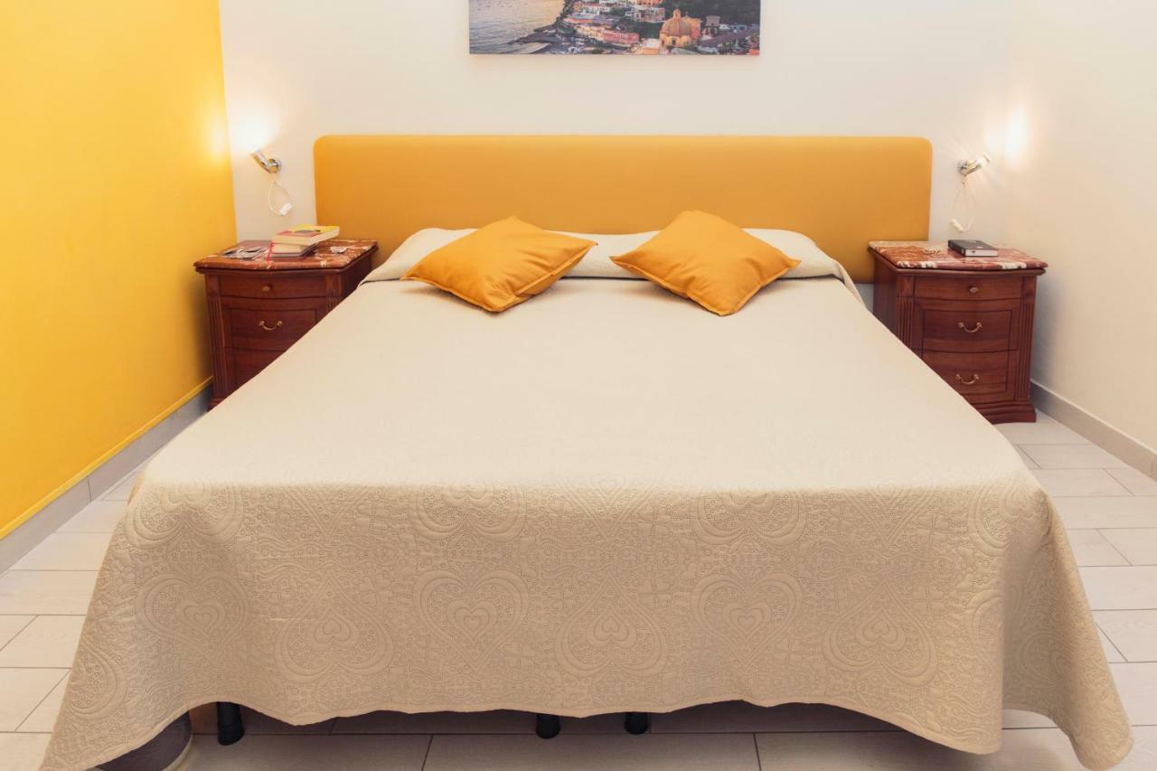 Apartmán Palazzo Carafa Della Spina Neapol Exteriér fotografie